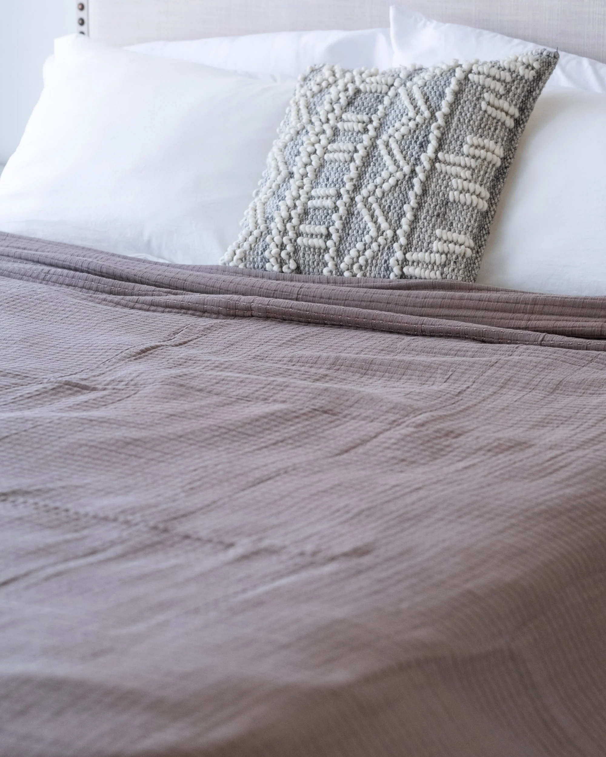 The Stitched Cotton Quilt in Chocolate - Image 6